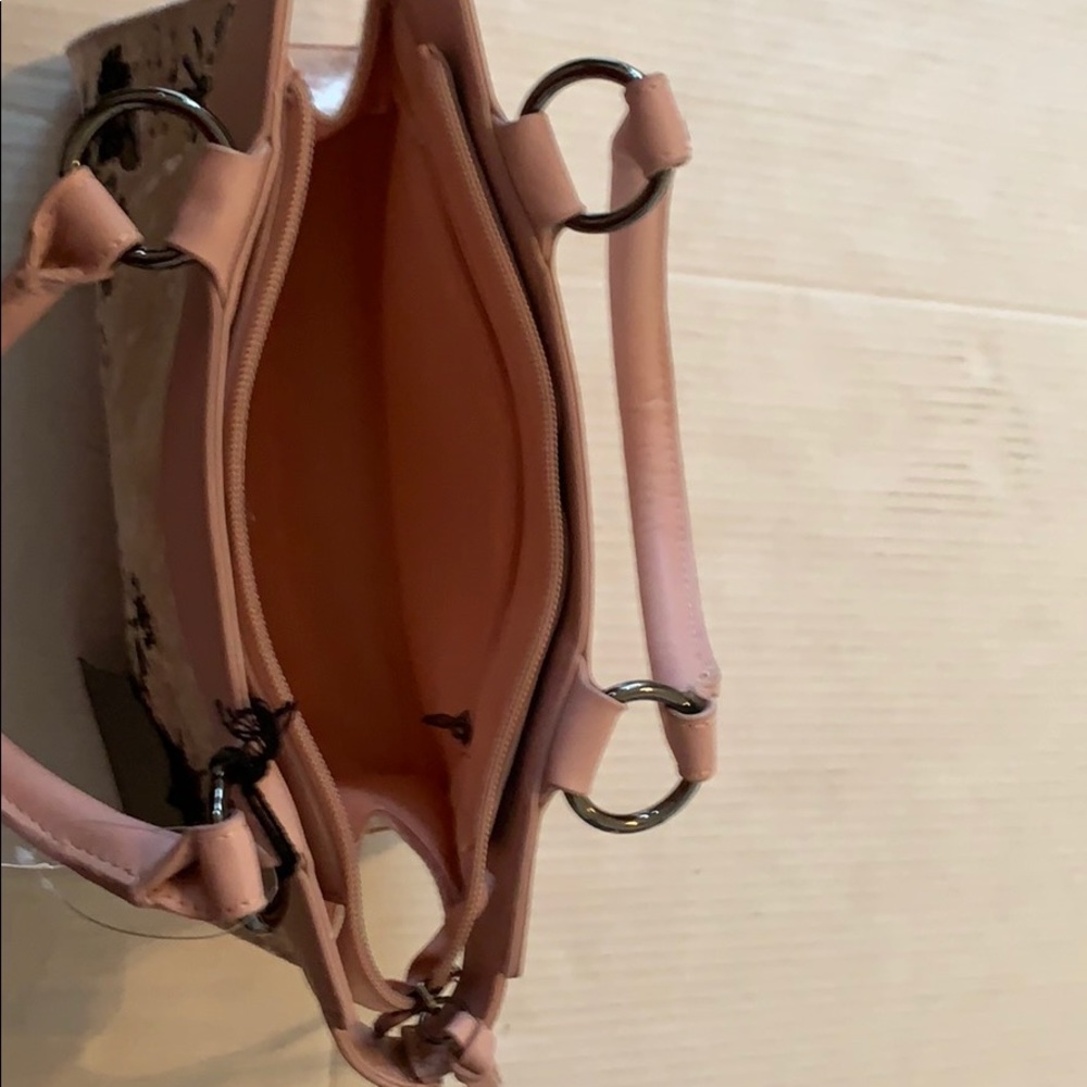 Beautiful soft Purse - Picture 5 of 6